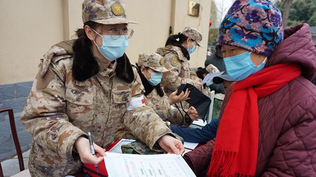 石家庄第十八干休所开展学雷锋义诊活动