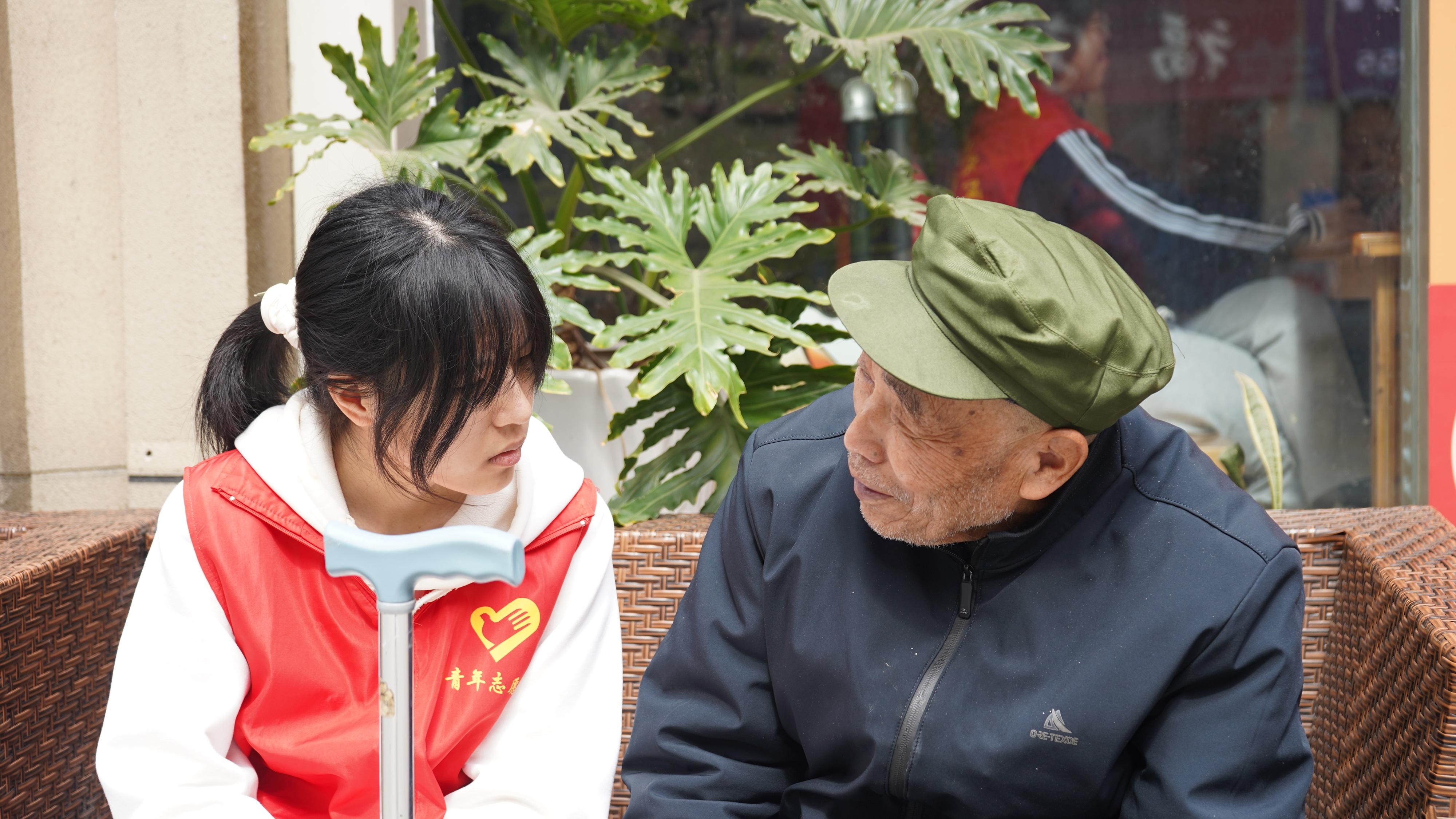 三月春风暖人心，雷锋精神代代传 ——记艺术传媒学院青年志愿者协会“暖夕阳”服务专项支队第105期活动