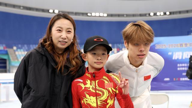 19岁刘瀚彬1分49秒74 加冕全国速度滑冰冠军赛1500米新王