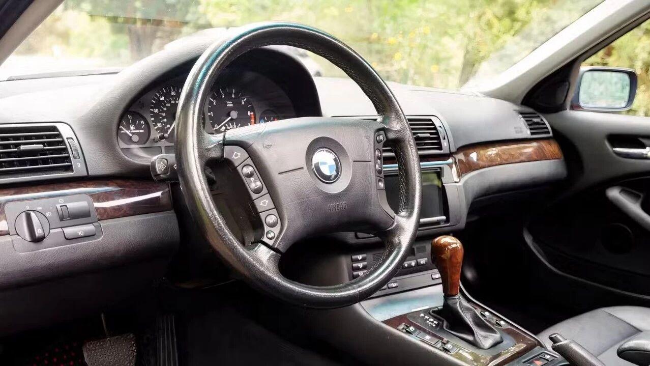 千禧年性价比最高的四驱瓦罐！E46 325xi Touring，当年的低调神器