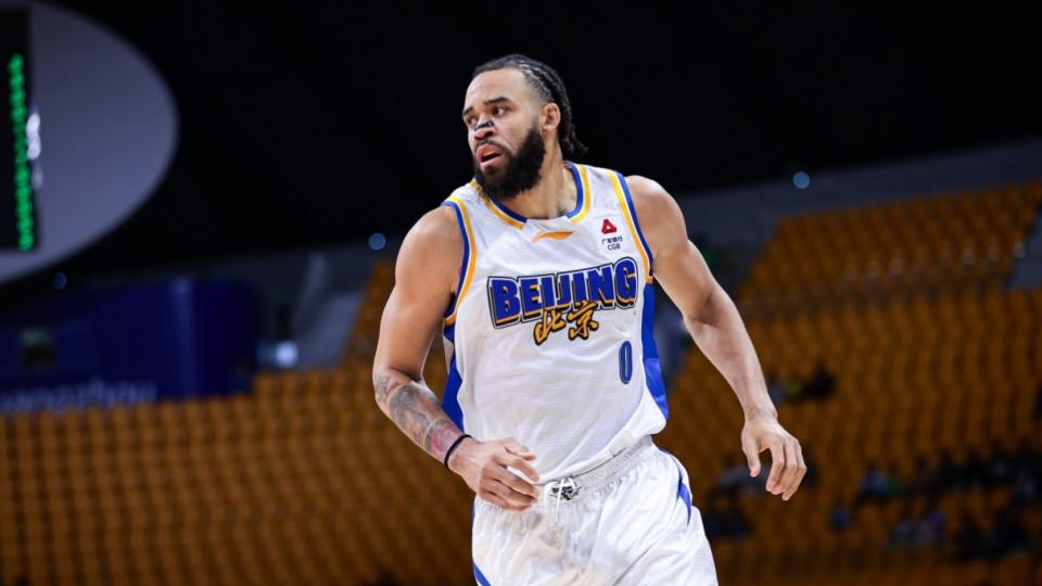 杰曼三分绝杀！北京20分逆转广东 赵睿战旧主轰23分周琦罚球7中1