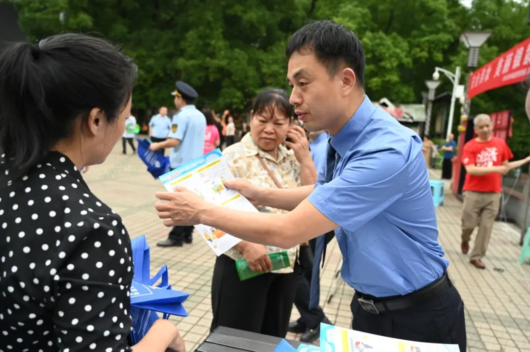 民法典+生态环境法典，这场广场“法治课”干货满满！