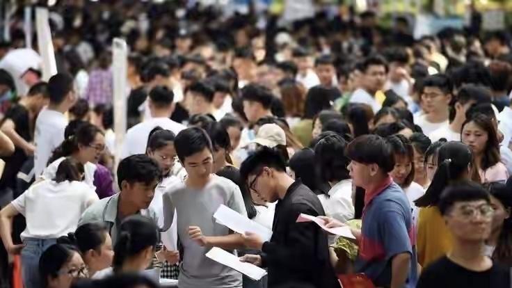 1270万大学生“烂大街”？别甩锅给数量，先看看你自己够不够“有用”！