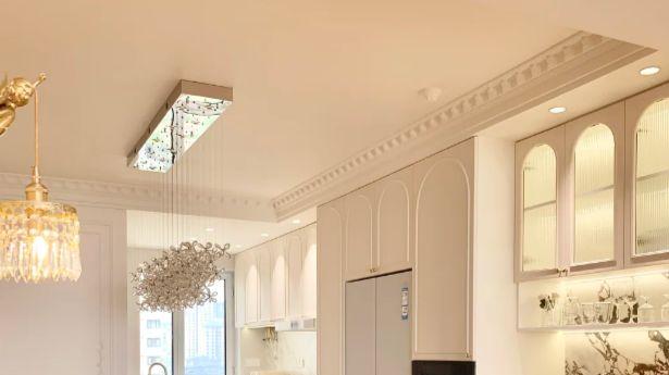 年夜饭的 “内味儿”，藏在一盏暖光、一抹红里