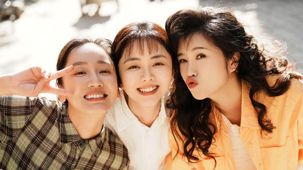 三人同演《我的山与海》，董晴最自然，奚望造型时髦，她哭戏多