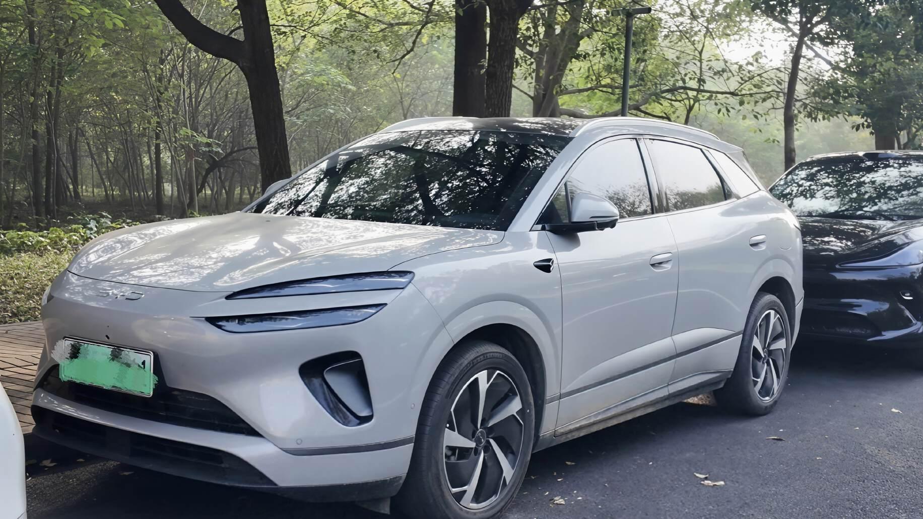 高校内比亚迪越来越多 ，老师购车心头好？