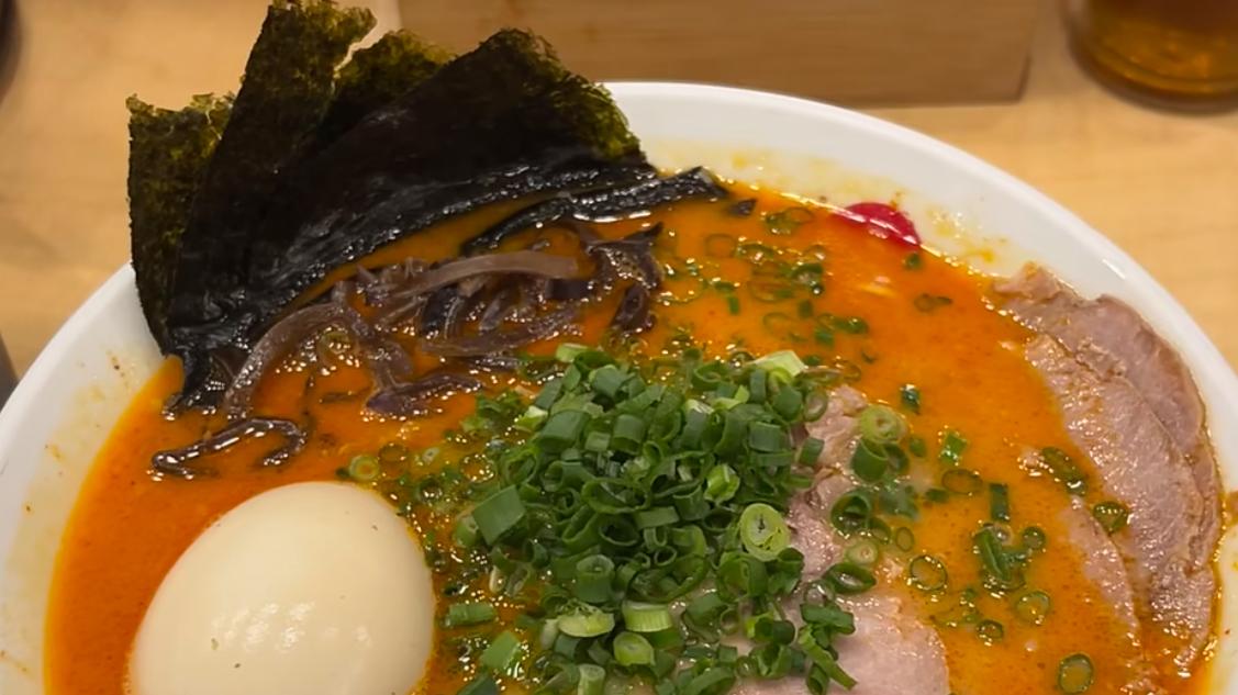 一碗豚骨拉面的治愈魔法：厨房小白也能变身日料大师