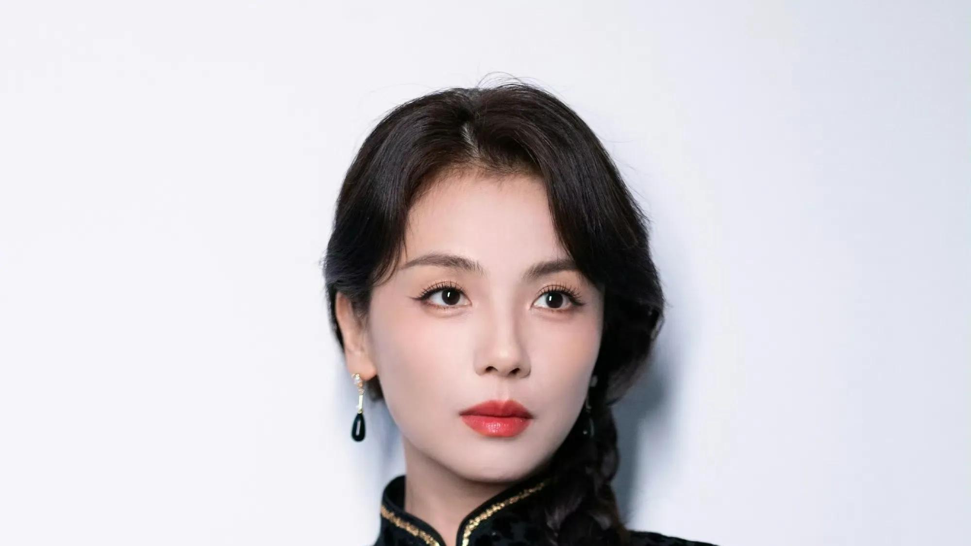 刘涛黑色旗袍造型优雅迷人