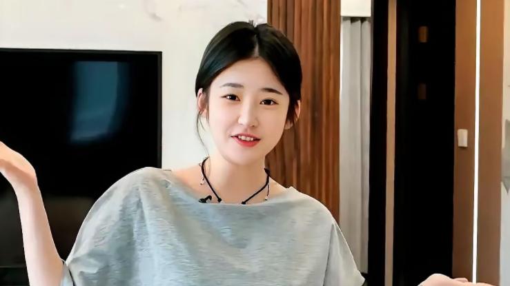 黄一鸣又被网友围攻，准备让女儿演短剧赚钱，已经成了赚钱工具