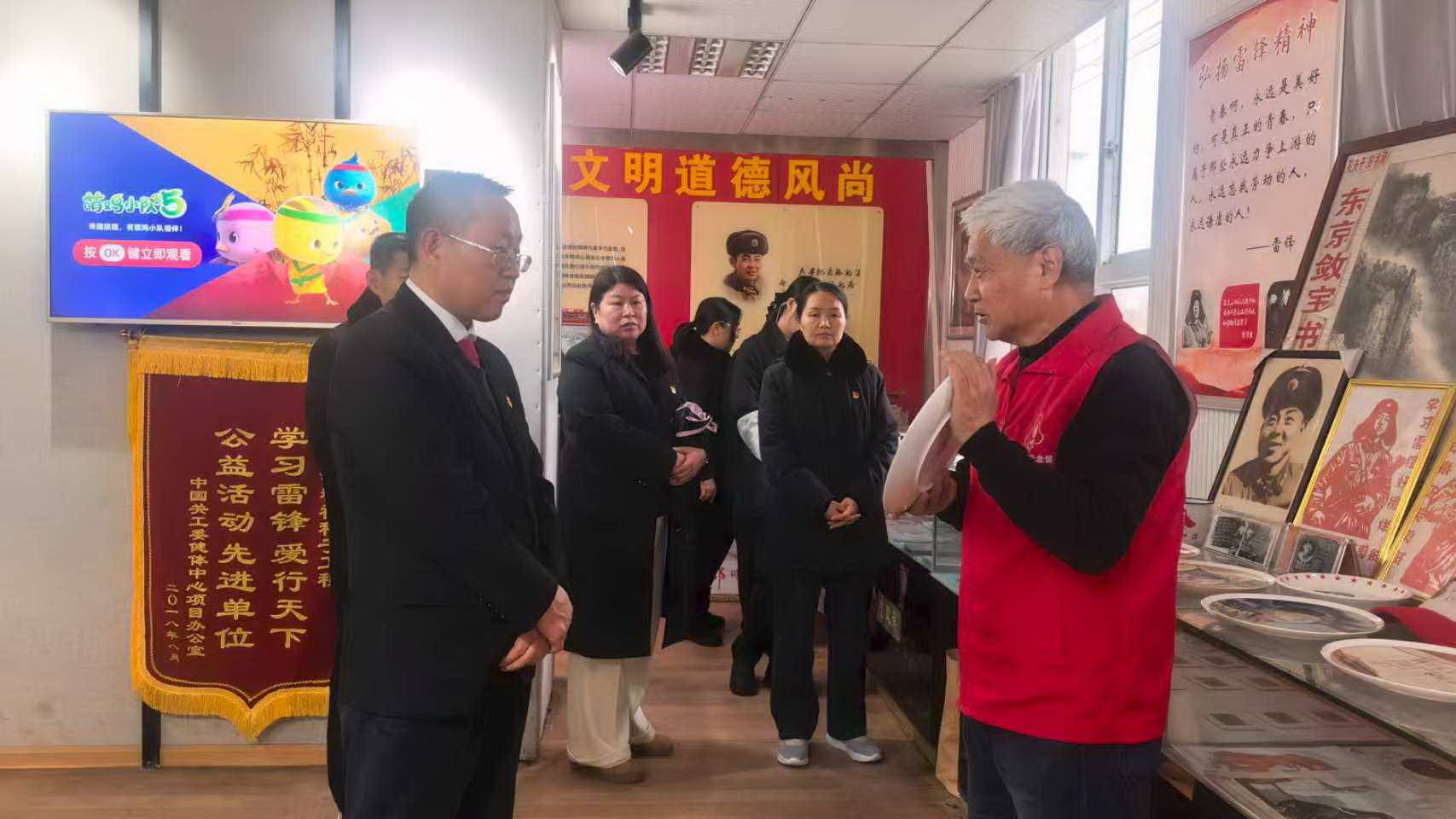 汴梁关注|开封禹王台区法院第五党支部：赓续雷锋精神 树牢正确政绩观