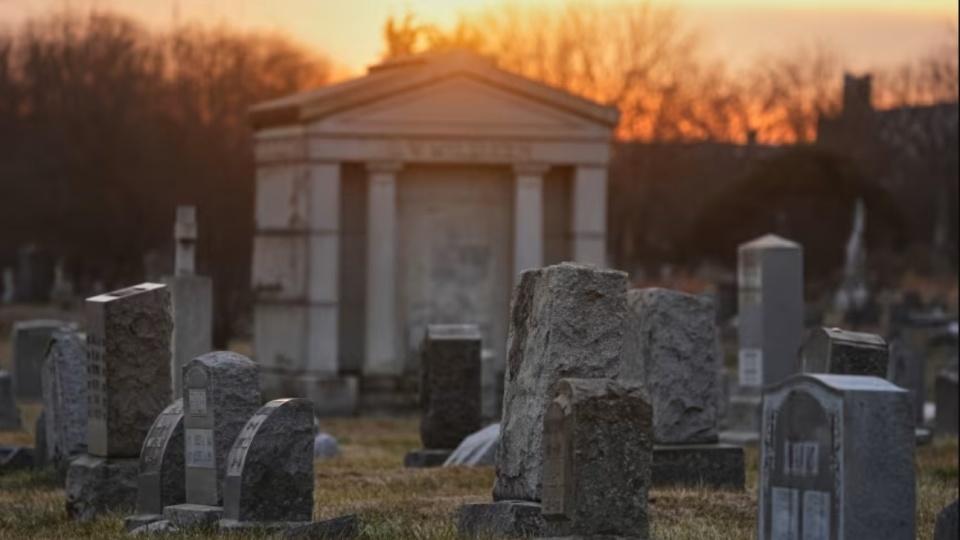 现实版“盗墓笔记”？美国废弃墓地惊现百具头骨，男子被控数百项罪名