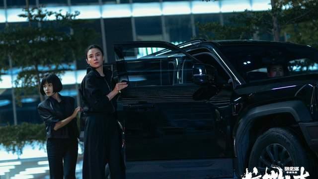 看《惊蛰无声》被圈粉！张艺谋都认准的特工座驾，太给国人长脸