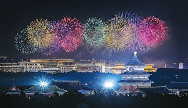 曾军良新作：以万物为联结 以家国筑芳华