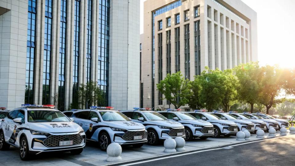 比亚迪警务车，《守护解放西》镜头外的实力答卷