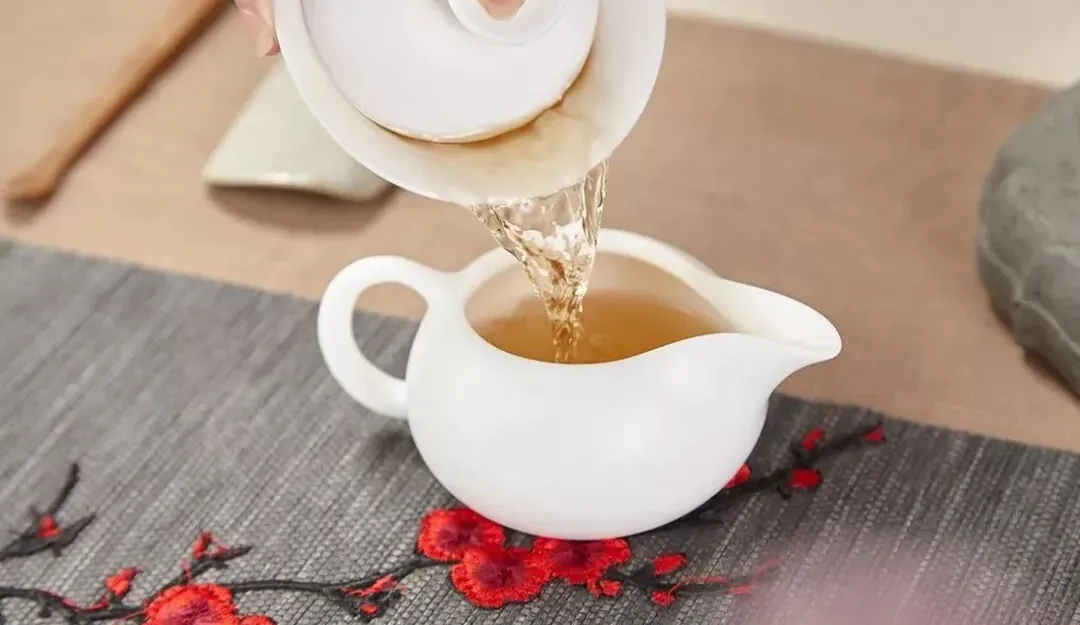 后来才懂，有些人不需要忘记，只要放下