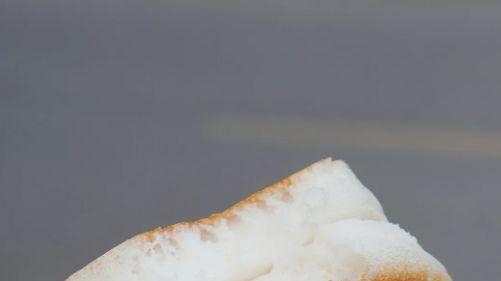 孝感米酒汽水粑，米酒发酵煎出焦脆米饼