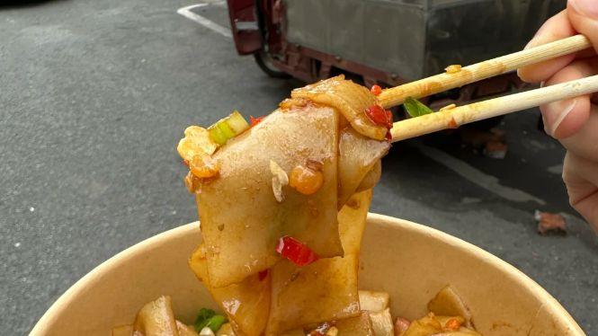 老长沙猪油拌粉怀旧体验：简单酱香中的灵魂味道