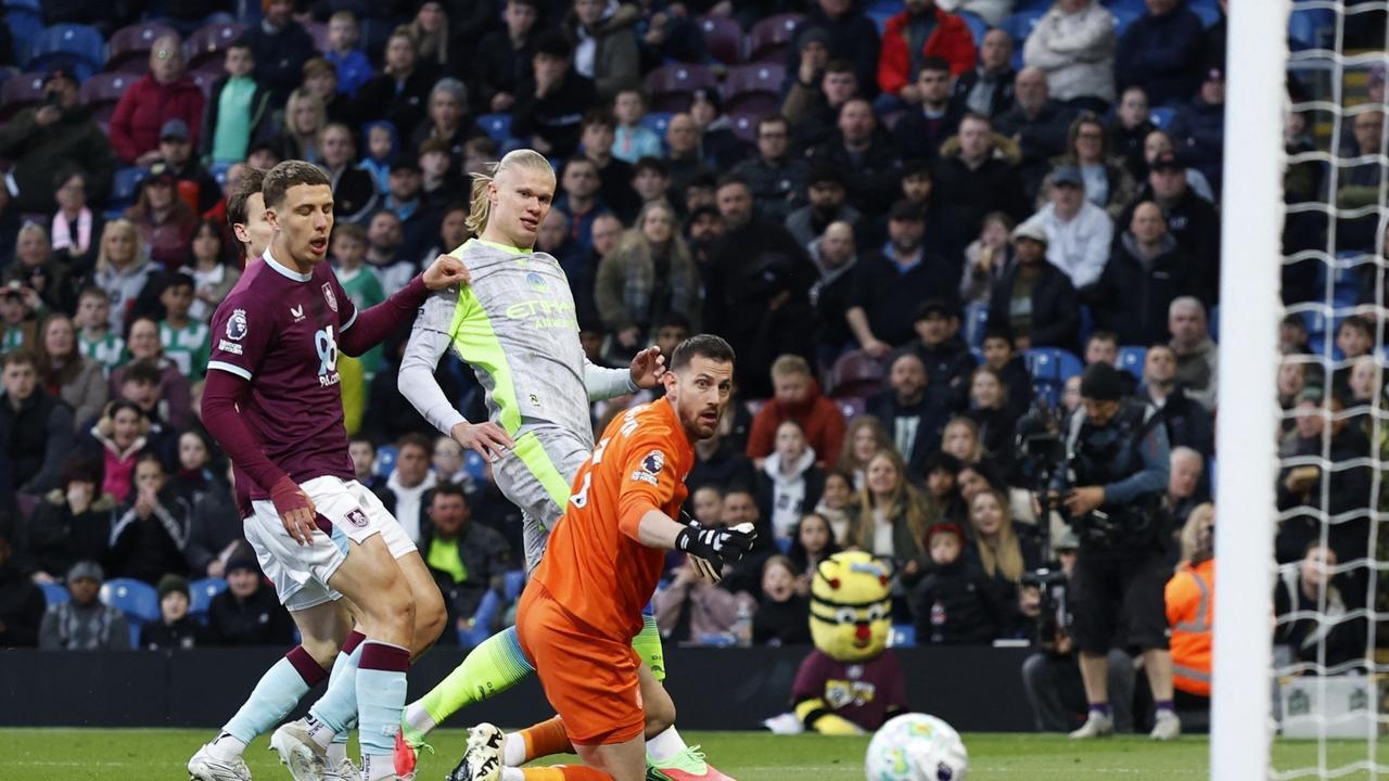 随着哈兰德破门+曼城1-0, 英超最新积分榜: 榜首易主, 争冠白热化