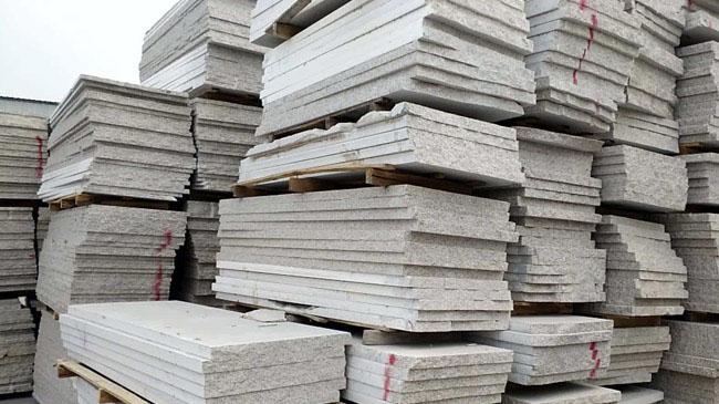 石材铺装在自家庭院中的实际施工顺序与接缝处理