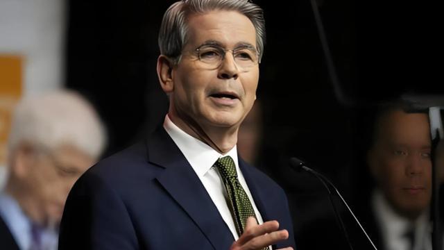 贝森特发出警告，特朗普强令购买2000万债券，美债利息突破1.5万亿