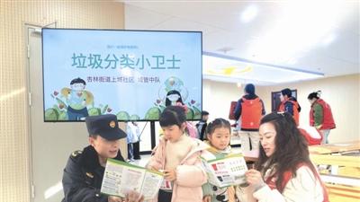小手拉大手，垃圾分类从“新时尚”到“好习惯”