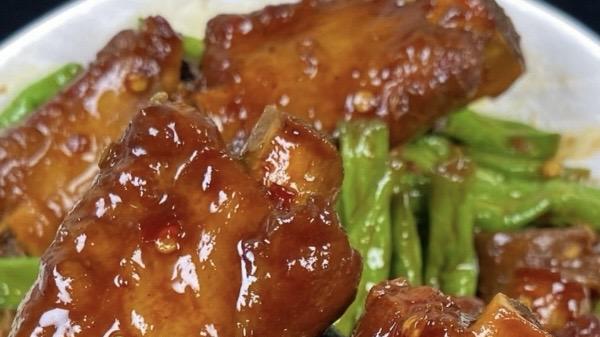 脱骨排骨配绵软豆角香