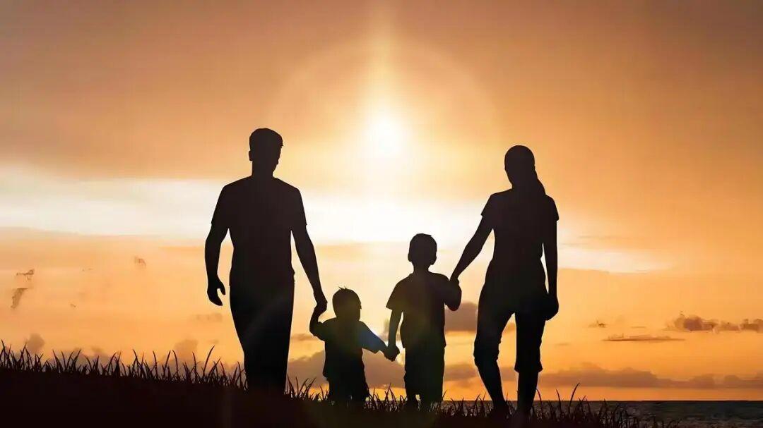 发现一个很扎心的社会现象：孩子长大后，和父母就像亲戚了