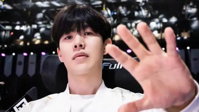 宝蓝曝光Theshy小秘密，其实他中文很不错，因为一件事如今羞于开口