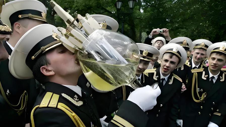 俄罗斯人很困惑，这么贵的东西，为什么中国人却将它当水喝？