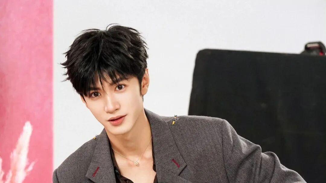 20岁看脸，30岁看衣：再不学西服穿搭，你就要被同龄人彻底甩开了