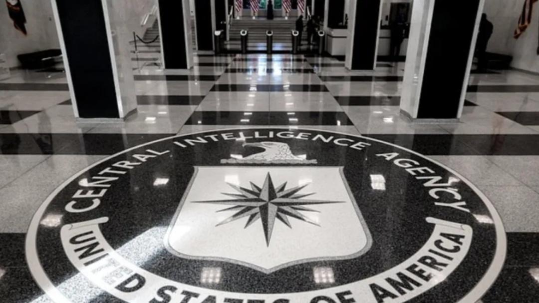 离奇的坠尸案：克格勃费尽心机设下美人计，谁知英国竟黄雀在后！