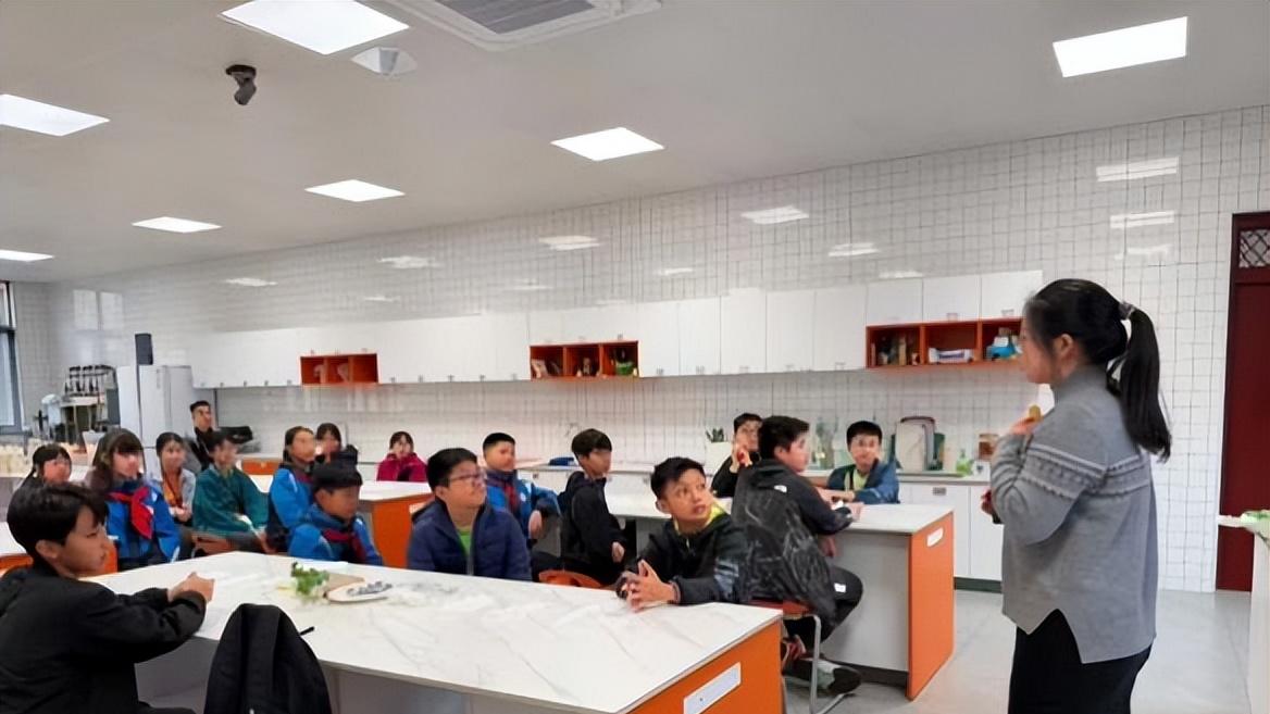 香港胡素贞博士纪念学校师生参访南京市晓庄小学