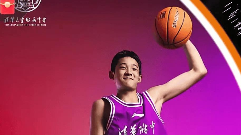 父亲是男篮名将杜锋，母亲一家背景深厚，杜昆泽的篮球水平如何？