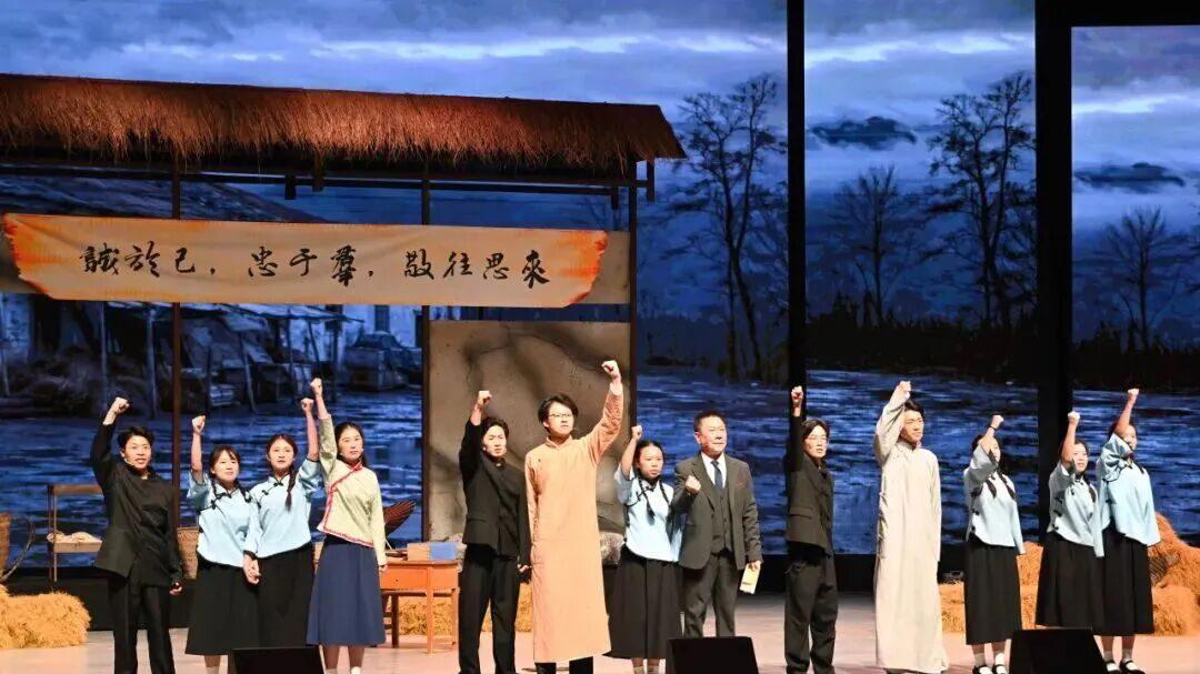 多彩贵州文化公司编创舞台剧《贵医魂·何以为医》在贵州医科大学成功首演，广受师生好评