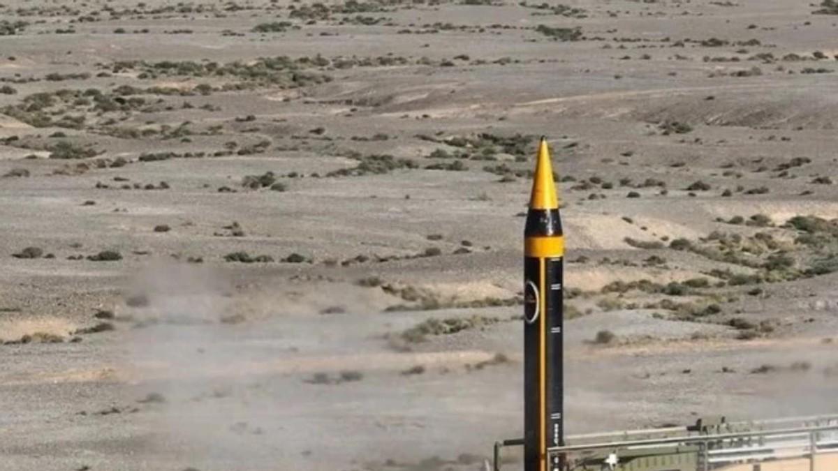 伊朗大杀器参战，美基地陷入火海，特朗普向32国求助