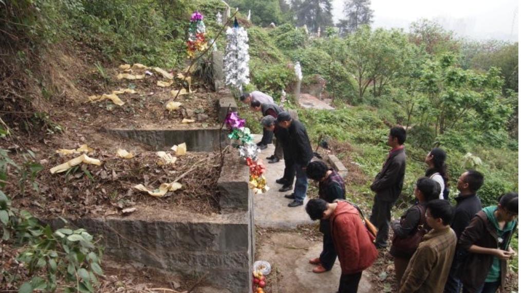 最近同事家办丧事，发现各地殡葬习俗差异真大！