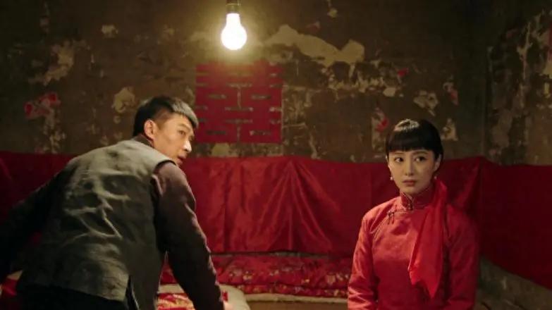 我娶了县长痴呆 25 年的女儿，新婚夜刚打地铺，她突然喊出 3 个字