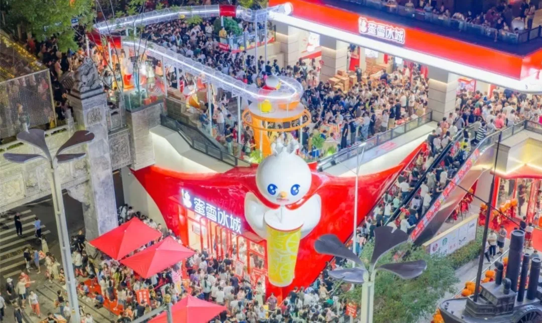 蜜雪猛开大店，宜家掉头小店，线下门店逻辑不再？