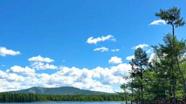 藏在山林的秘境湖泊，杜鹃湖承包整片治愈夏景