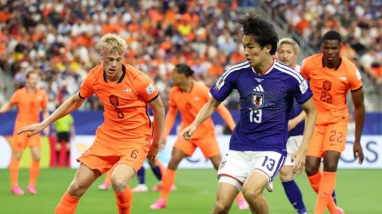 直到日本队2-2荷兰队，才发现国足的"短板"暴露无遗，真是不服不行
