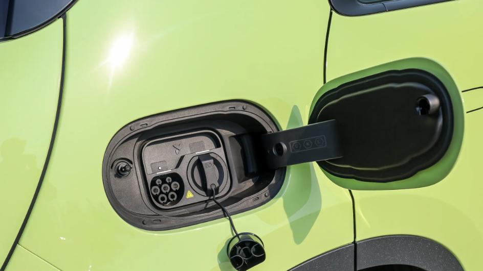 10多万买款小型车值吗？蔚来萤火虫更精致更实用，纯电续航420km