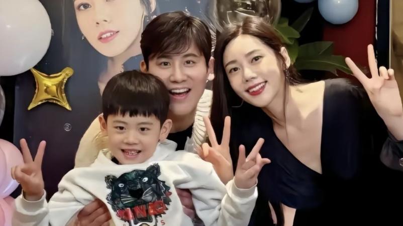 秋瓷炫儿子颜值引爆热议：星二代的“完美基因”为何让人集体心动？