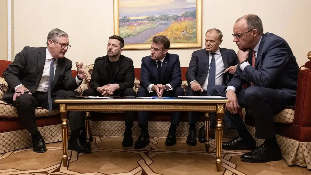 普京和特朗普正在谈判当中，不断挤压泽连斯基，欧洲力挺也无济于事