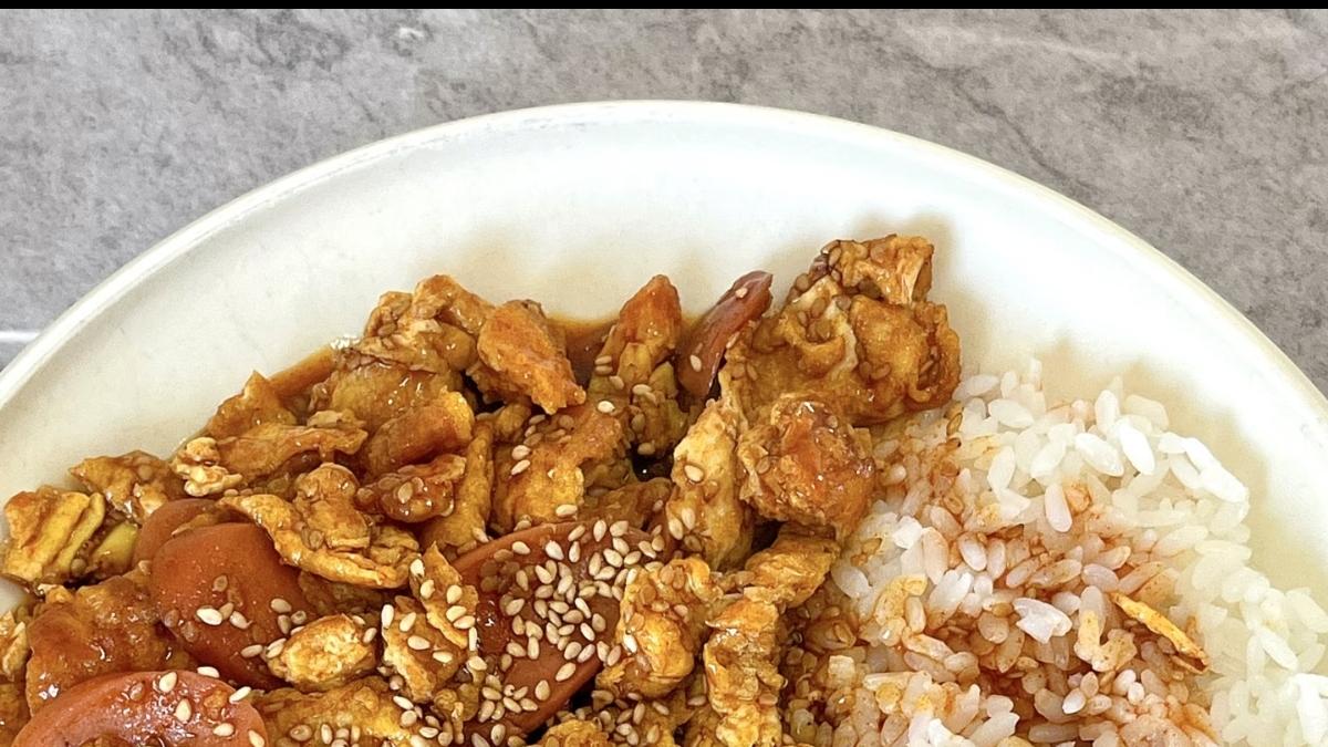 糖醋鸡蛋火腿拌饭：一口入魂的酸甜暴击，碳水快乐就那么简单