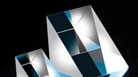 选型必读| 光学棱镜全解析：从制造工艺到光路设计的“折叠”艺术