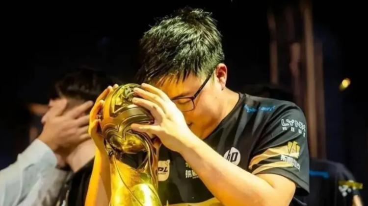 ADC 历史地位排名引争议！Uzi 仅排第 11，Guma登顶