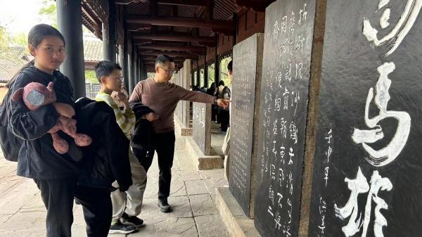 踏春寻古韵 徒步砺初心——德阳市罗江区深雪堂初中开展徒步游览活动