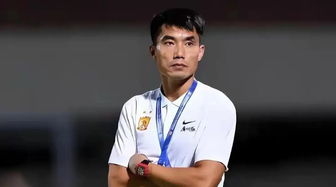 有魄力！郑智上任首签锁定34岁前泰山铁腰，免费签约引发球迷争议