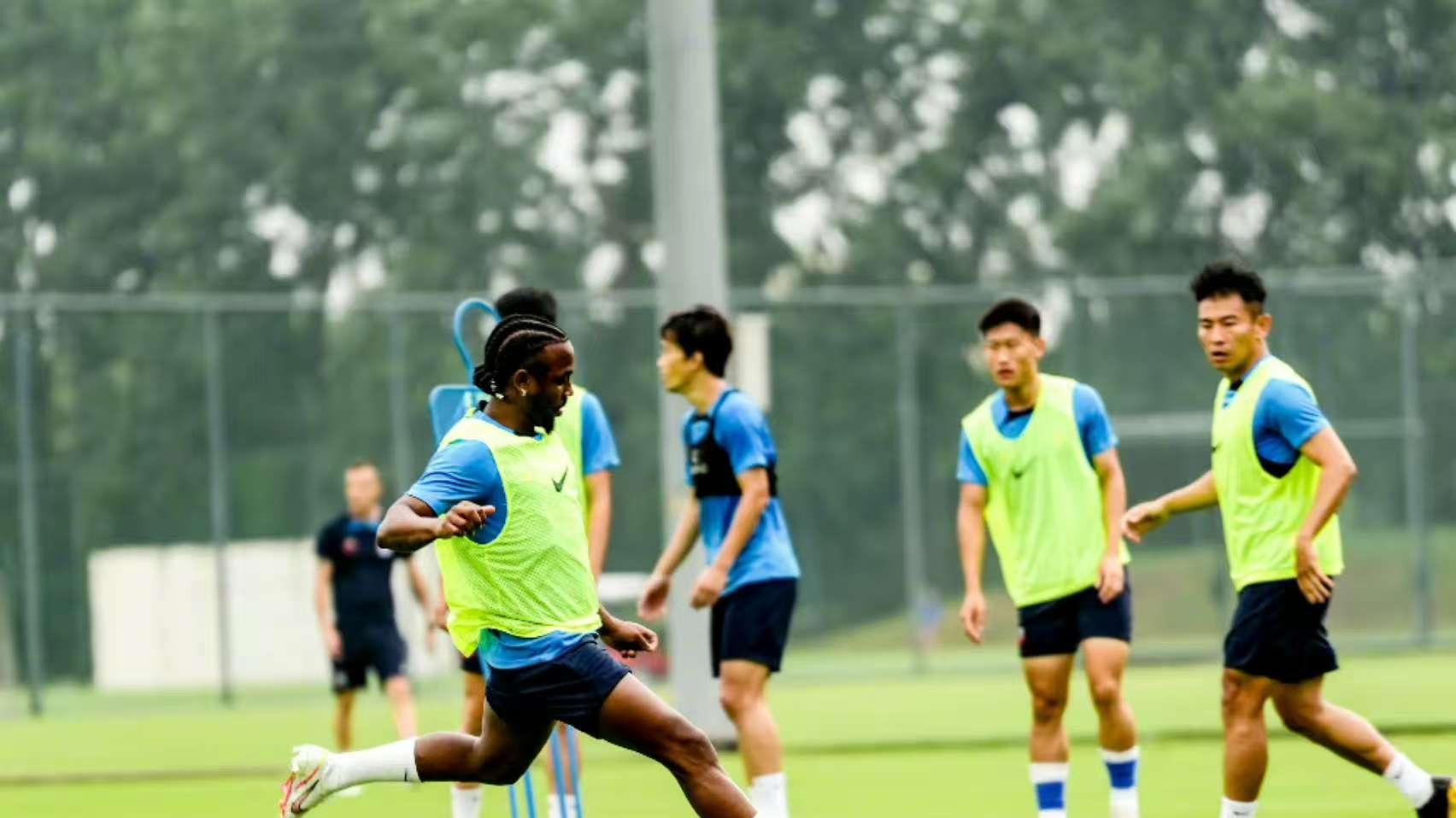 小摩托主动降薪，有球可踢？鲁媒：认清形势，要的薪水还不如本土