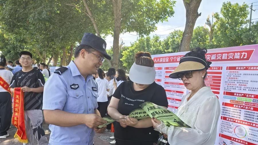 【全民禁毒宣传月】禁毒宣传进广场 筑牢全民禁毒防线